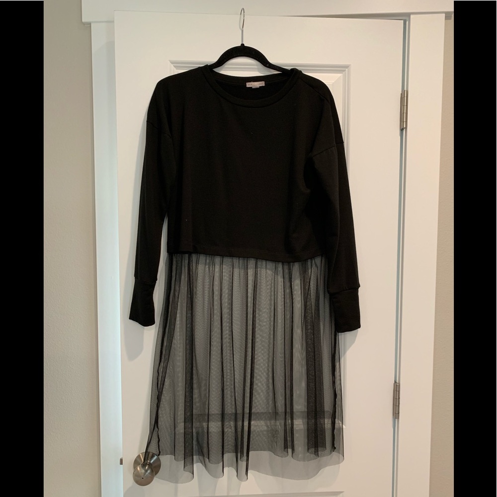 Tunic top with black mesh